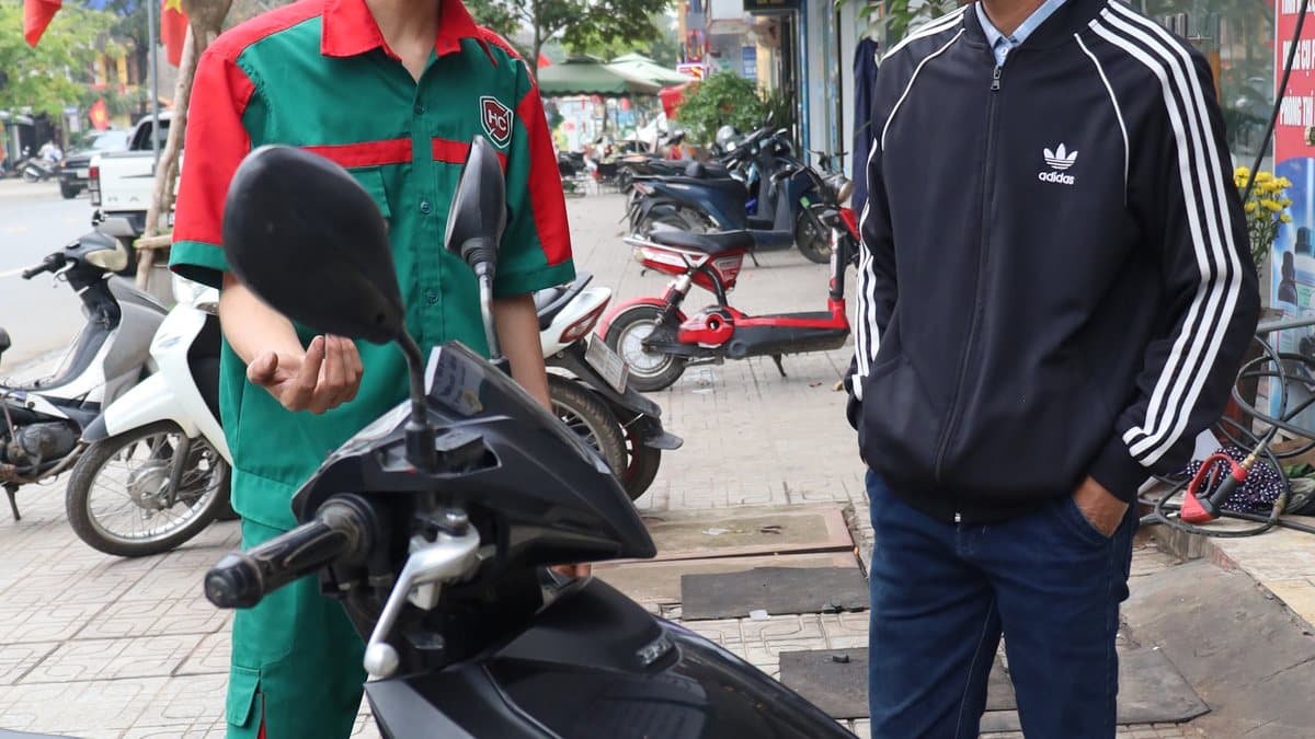 Cách chọn áo chống nắng khi đi xe máy vừa đẹp vừa an toàn