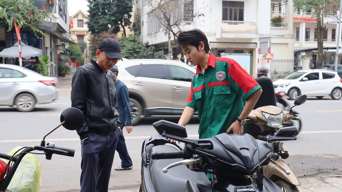Vì sao xe máy dễ hư hỏng hơn vào mùa mưa?