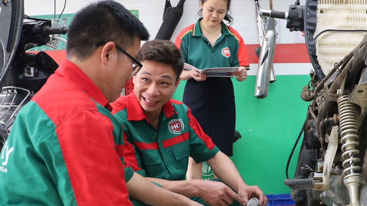 Bao lâu nên thay nhớt xe máy một lần?